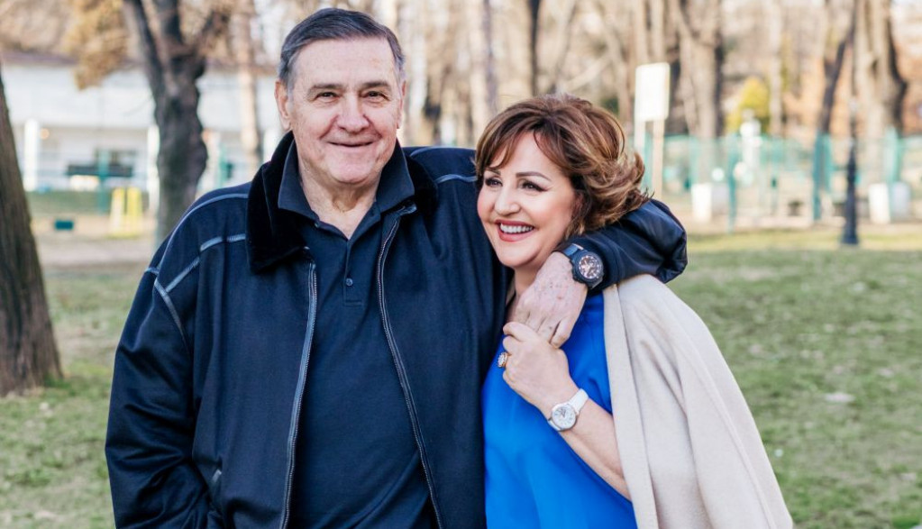 Evo kako izgleda supruga Milutina Mrkonjića od koje se još nije razveo, a iznenadićete se kad pročitate čime se ceo život bavila (FOTO) Evo kako izgleda supruga Milutina Mrkonjića od koje se još nije razveo, a iznenadićete se kad pročitate čime se ceo život bavila (FOTO)