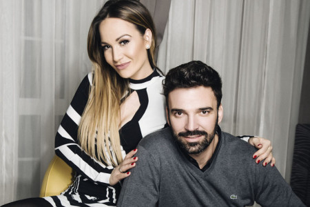 Nina Bosiljčić sa mamom i tatom uslikana u manastiru Ostrog: Postala je prava devojka, sve više liči na Jelenu (FOTO) Nina Bosiljčić sa mamom i tatom uslikana u manastiru Ostrog: Postala je prava devojka, sve više liči na Jelenu (FOTO)