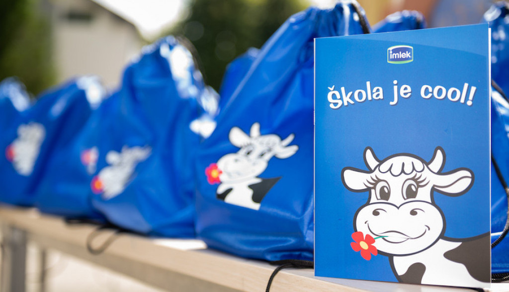 Donacija kompanije Imlek povodom povratka u školske klupe: Moja Kravica i ove godine obradovala najmlađe školarce Donacija kompanije Imlek povodom povratka u školske klupe: Moja Kravica i ove godine obradovala najmlađe školarce