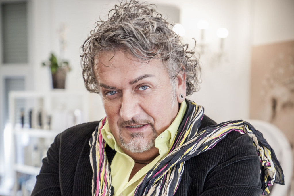 Ekskluzivne fotografije: Dragan Marinković Maca u zagrljaju trudne supruge (FOTO) Ekskluzivne fotografije: Dragan Marinković Maca u zagrljaju trudne supruge (FOTO)