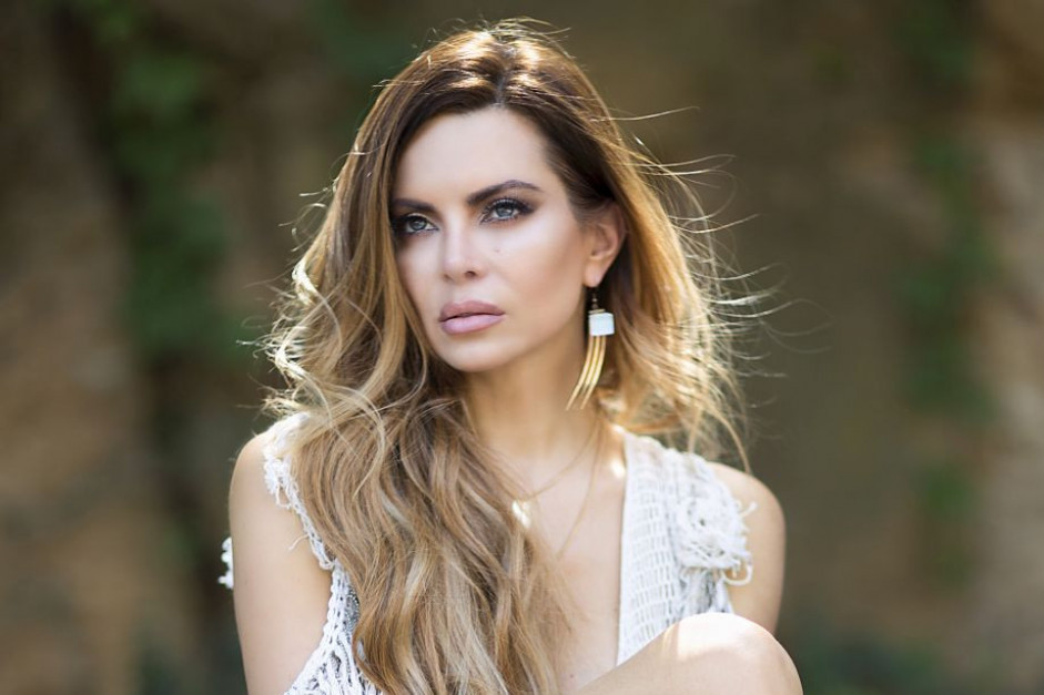Tragedija! Porodica Nikoline Pišek zavijena u crno, objavila tužnu vest Tragedija! Porodica Nikoline Pišek zavijena u crno, objavila tužnu vest