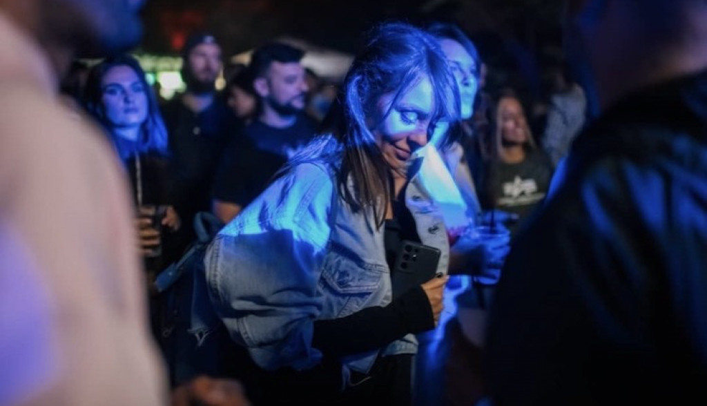 Sve tri sestre Mićalović u ludom provodu! Ovakve ih nikada niste videli (FOTO) Sve tri sestre Mićalović u ludom provodu! Ovakve ih nikada niste videli (FOTO)