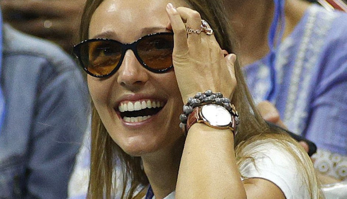 Ponovo zasenila supruga: Jelena Đoković se pojavila na US Open -u i postala glavna tema svetske javnosti (FOTO) Ponovo zasenila supruga: Jelena Đoković se pojavila na US Open -u i postala glavna tema svetske javnosti (FOTO)