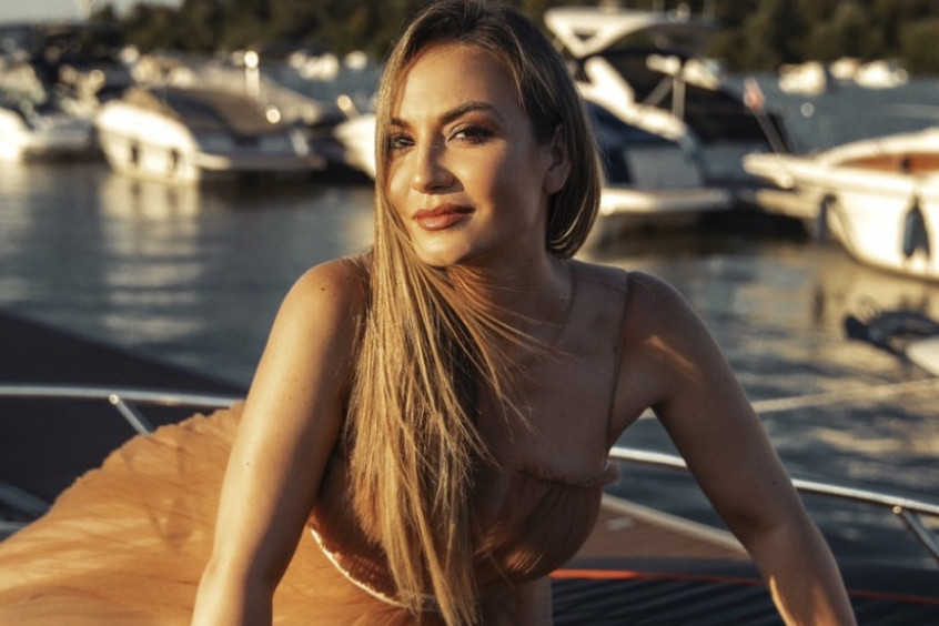 Jelena Tomašević ponela omiljeni jesenji beauty trend svih dama: Evo u čemu je tajna! (FOTO) Jelena Tomašević ponela omiljeni jesenji beauty trend svih dama: Evo u čemu je tajna! (FOTO)