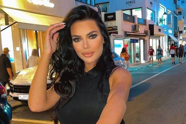 Helena, zlato, dokle više sa hirovima? Topalko očajan zbog ćerkine odluke da promeni lični opis (FOTO) Helena, zlato, dokle više sa hirovima? Topalko očajan zbog ćerkine odluke da promeni lični opis (FOTO)