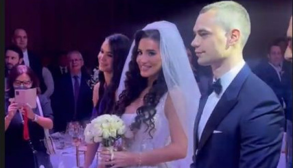 Zavirite na glamuroznu svadbu Kostadina Terzića: Svi gledaju samo u mladu! (FOTO) Zavirite na glamuroznu svadbu Kostadina Terzića: Svi gledaju samo u mladu! (FOTO)