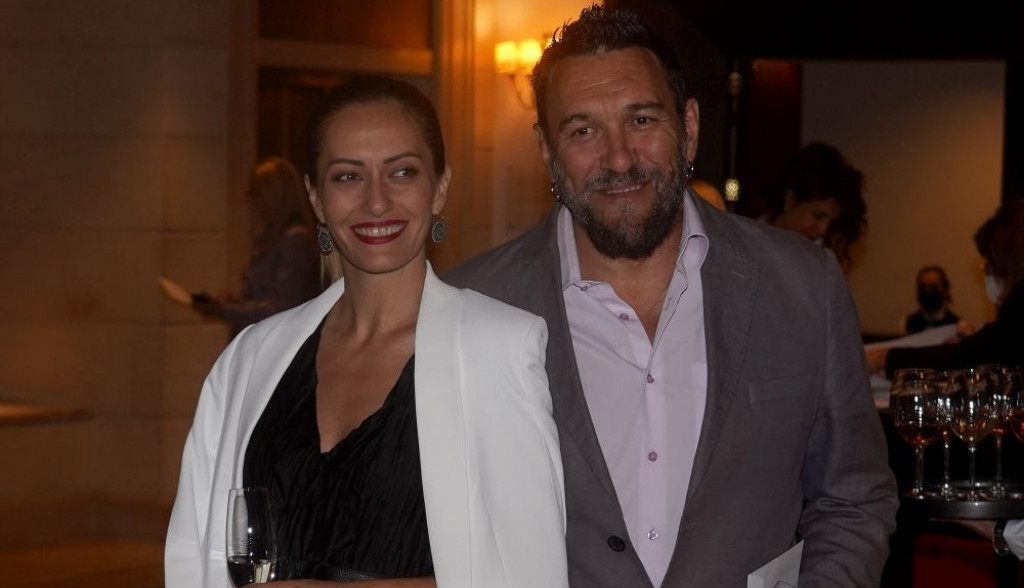 Savršeno stilizovani i ludi od ljubavi: Igor Lazić Nigor i njegova surpuga oduševili prisutne na reviji Verice Rakočević (FOTO) Savršeno stilizovani i ludi od ljubavi: Igor Lazić Nigor i njegova surpuga oduševili prisutne na reviji Verice Rakočević (FOTO)
