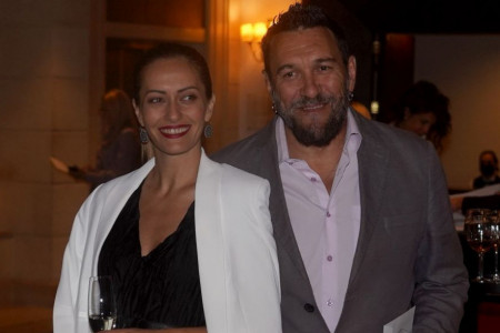 Savršeno stilizovani i ludi od ljubavi: Igor Lazić Nigor i njegova surpuga oduševili prisutne na reviji Verice Rakočević (FOTO)