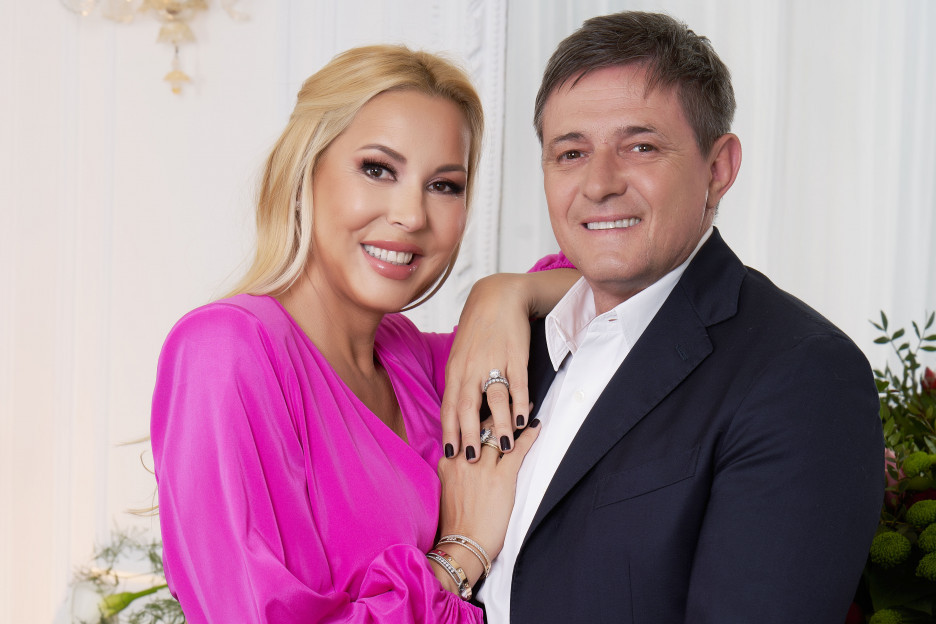 Venčanje Dragana i Snežane Stojković u Parizu godinama se prepričava: Evo kako su izgledali, mladina venčanica je nešto posebno (FOTO) Venčanje Dragana i Snežane Stojković u Parizu godinama se prepričava: Evo kako su izgledali, mladina venčanica je nešto posebno (FOTO)
