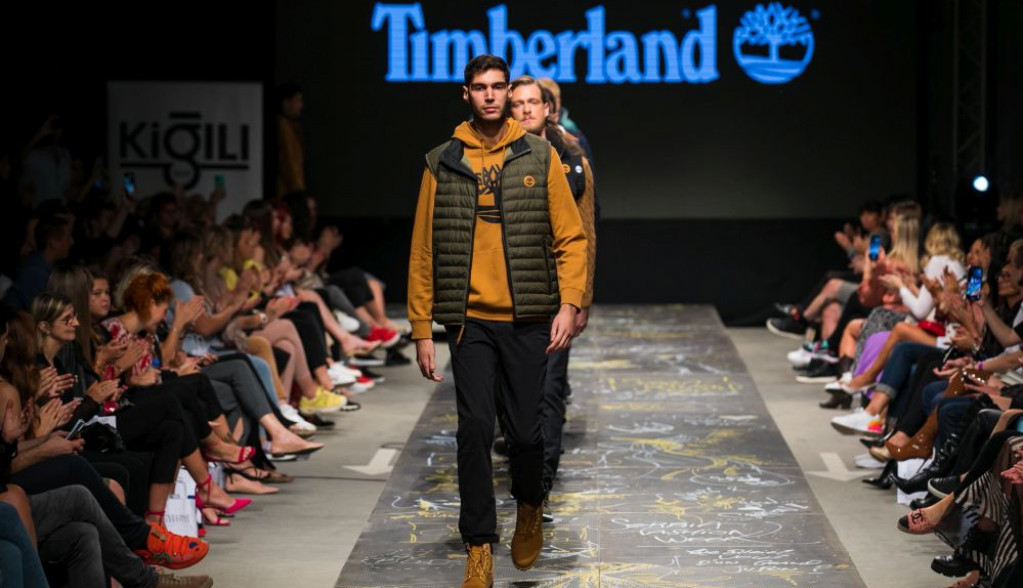 POZNATE LIČNOSTI I MODA ZA MLADE OBELEŽILI DRUGO VEČE “SERBIA FASHION WEEK”-a