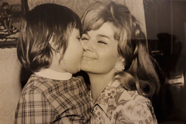 I danas se teško miri sa gubitkom majke: Evo kako u 58. godini izgleda ćerka Silvane Armenulić za koju kažu da je preslikana pevačica (FOTO) I danas se teško miri sa gubitkom majke: Evo kako u 58. godini izgleda ćerka Silvane Armenulić za koju kažu da je preslikana pevačica (FOTO)