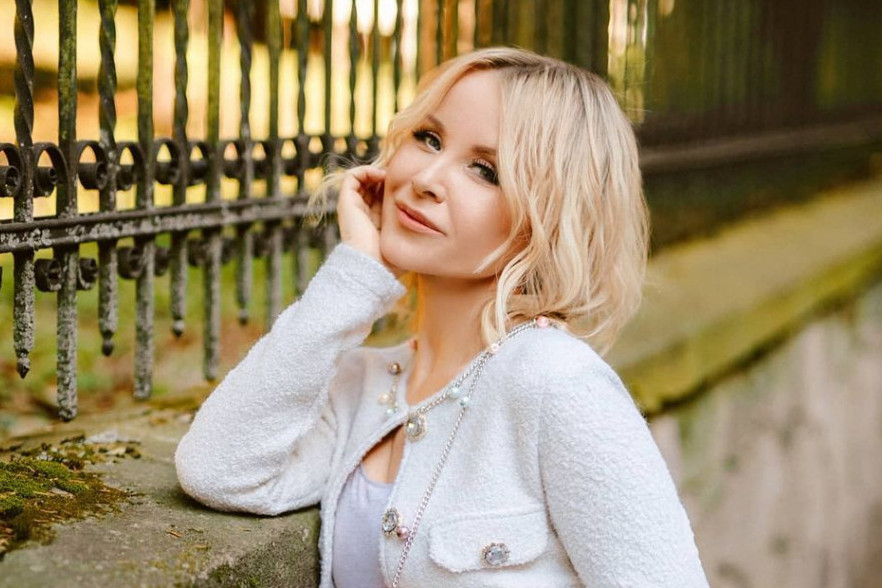 KONAČNO! Danijela Martinović zablistala u belom, u srcu ljubav, a pored nje njen prezgodni momak: Sve se dogodilo na njegovom imanju (FOTO) KONAČNO! Danijela Martinović zablistala u belom, u srcu ljubav, a pored nje njen prezgodni momak: Sve se dogodilo na njegovom imanju (FOTO)
