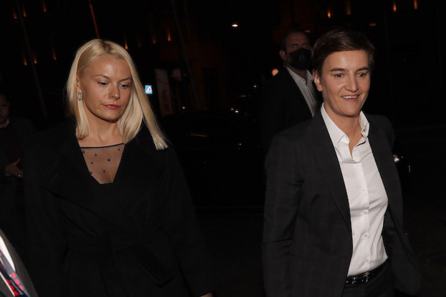 Partnerka Ane Brnabić ukrala svu pažnju na glamuroznom događaju u Beogradu! Pogledajte zašto su svi gledali u Milicu (FOTO) Partnerka Ane Brnabić ukrala svu pažnju na glamuroznom događaju u Beogradu! Pogledajte zašto su svi gledali u Milicu (FOTO)