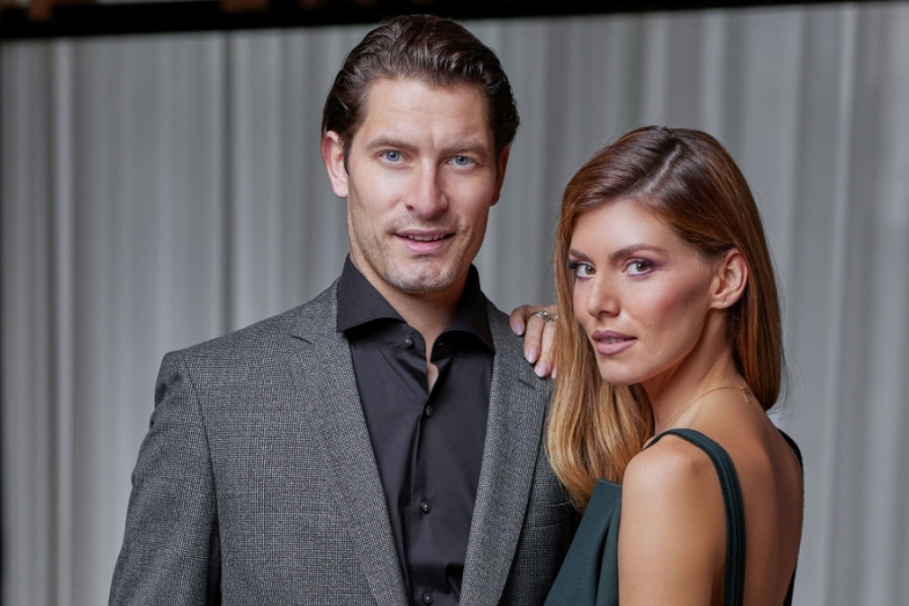 Maleni Lazar i Staša Benčina glavne zvezde na svadbi Dudaša i Anđele: Pogledajte im samo haljinicu i odelo, obučeni kao mali glumci (FOTO) Maleni Lazar i Staša Benčina glavne zvezde na svadbi Dudaša i Anđele: Pogledajte im samo haljinicu i odelo, obučeni kao mali glumci (FOTO)