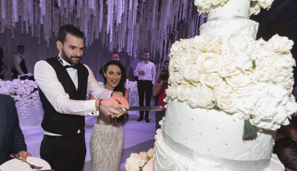 Najglamuroznija svadba sa najviše poznatih gostiju! Zavirite u privatni album sa venčanja Aleksandre i Filipa Živojinovića (FOTO)