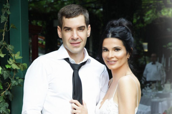 Aleksandra Jeftanović sa mužem otputovala na prvi vikend bez dece: Evo koji romantični gest joj je suprug priredio(FOTO) Aleksandra Jeftanović sa mužem otputovala na prvi vikend bez dece: Evo koji romantični gest joj je suprug priredio(FOTO)