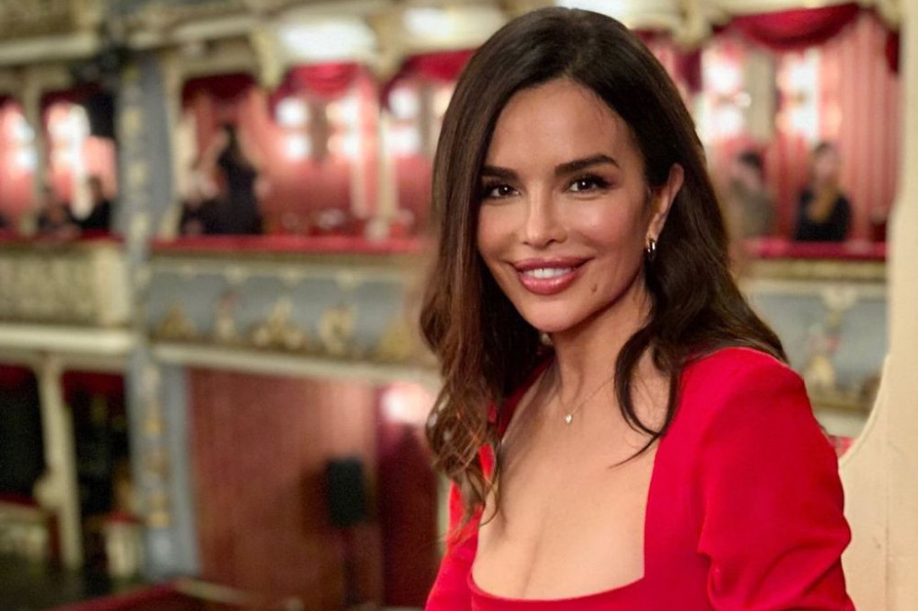 Posle toliko godina VRATIO SE U NJEN ŽIVOT: Severina je sve potvrdila na Instagramu, OVAKO JE BOLJE ZA SVE (FOTO) Posle toliko godina VRATIO SE U NJEN ŽIVOT: Severina je sve potvrdila na Instagramu, OVAKO JE BOLJE ZA SVE (FOTO)