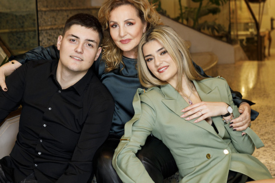 Ekskluzivno za "Story" : Ana Bekuta konačno otkrila SVE o svojim UNUCIMA i da li priželjkuje da postane prababa Ekskluzivno za "Story" : Ana Bekuta konačno otkrila SVE o svojim UNUCIMA i da li priželjkuje da postane prababa