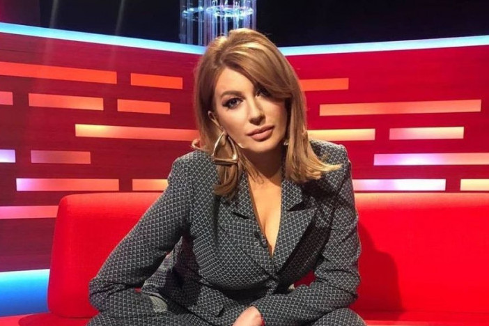 NIKO TO NE MOŽE BOLJE! Viki Miljković prošetala najveći modni trend za proleće pred nama (FOTO) NIKO TO NE MOŽE BOLJE! Viki Miljković prošetala najveći modni trend za proleće pred nama (FOTO)