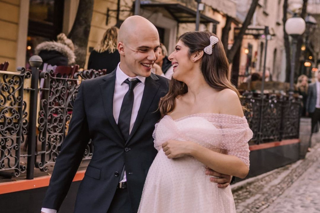 Ništa slađe niste videli: Miodrag Dragičević pokazao ćerkicu - Upoznajte preslatku Vasiliju (FOTO) Ništa slađe niste videli: Miodrag Dragičević pokazao ćerkicu - Upoznajte preslatku Vasiliju (FOTO)