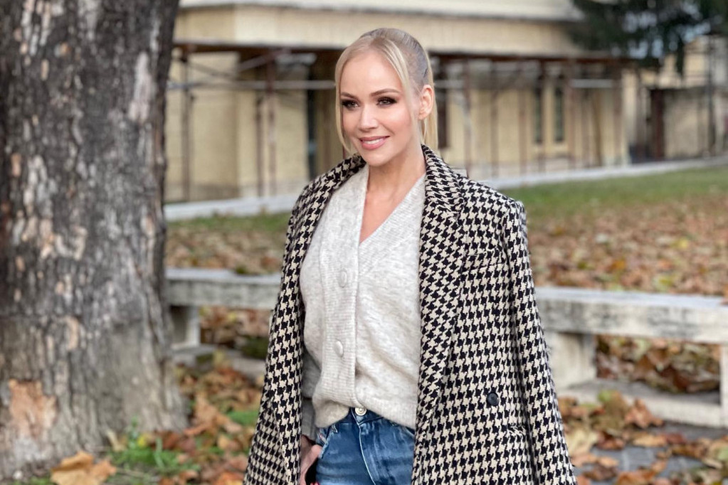 Jelena Rozga ima stariju sestru koju NIKADA nije predstavila, priznaje da vode potpuno drugačiji život Jelena Rozga ima stariju sestru koju NIKADA nije predstavila, priznaje da vode potpuno drugačiji život