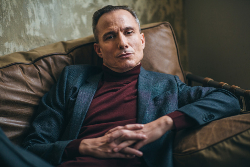 Morala je znati za koga se udaje: Pogledajte u kakav stan je Miloš Timotijević doveo svoju novu suprugu, ovde zajedno žive (FOTO) Morala je znati za koga se udaje: Pogledajte u kakav stan je Miloš Timotijević doveo svoju novu suprugu, ovde zajedno žive (FOTO)