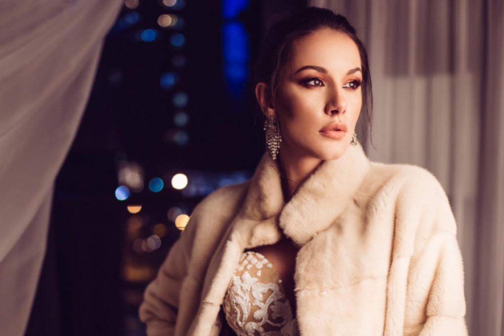 Došao je i taj najlepši dan: Katarina Šišmanović daleko od očiju javnosti zablistala na venčanju, svi čestitaju (FOTO) Došao je i taj najlepši dan: Katarina Šišmanović daleko od očiju javnosti zablistala na venčanju, svi čestitaju (FOTO)
