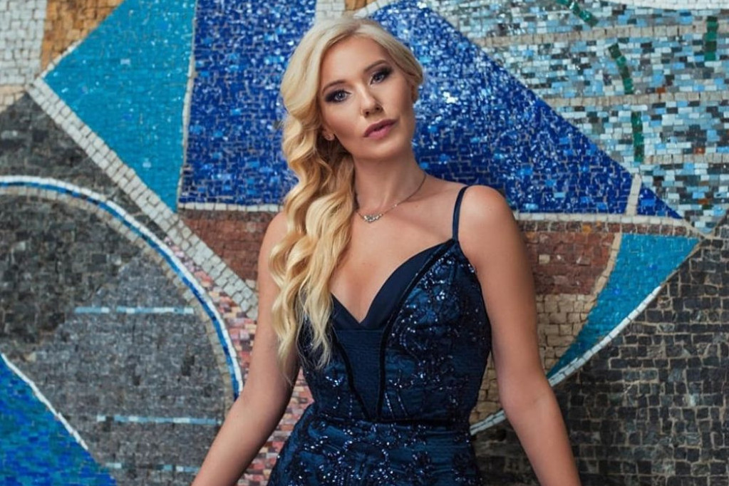 Marija Veljković svoju plavu kosu ošišala do glave: Rastko u šoku, nije se u tu ženu zaljubio (FOTO) Marija Veljković svoju plavu kosu ošišala do glave: Rastko u šoku, nije se u tu ženu zaljubio (FOTO)