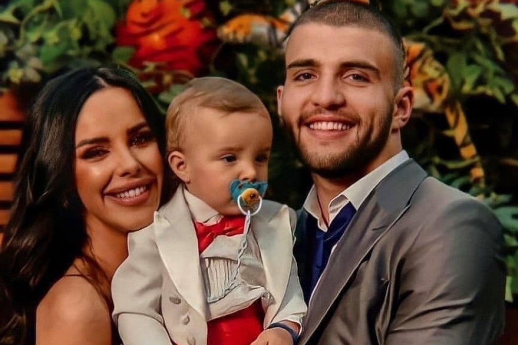Sad je sve saznala: Prvi potres u braku Veljka Ražnatovića, fotografija koja je rasplakala Bogdanu osvanula na Instagramu (FOTO) Sad je sve saznala: Prvi potres u braku Veljka Ražnatovića, fotografija koja je rasplakala Bogdanu osvanula na Instagramu (FOTO)