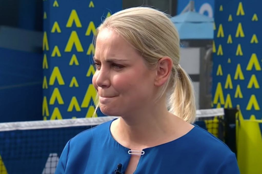 Slomljena i uplakana Jelena Dokić progovorila: Ovo ne sme da se desi više nijednoj ženi (FOTO) Slomljena i uplakana Jelena Dokić progovorila: Ovo ne sme da se desi više nijednoj ženi (FOTO)