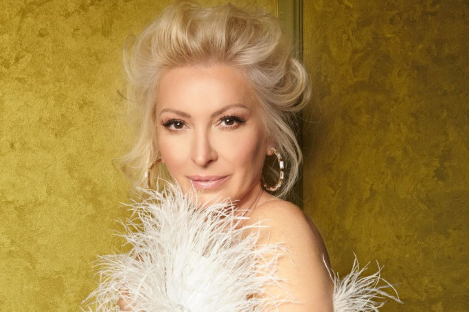 Crveno i roze u kombinaciji su ponovo u trendu! Olivera Kovačević pokazala jesenje izdanje za kojim su svi poludeli (FOTO) Crveno i roze u kombinaciji su ponovo u trendu! Olivera Kovačević pokazala jesenje izdanje za kojim su svi poludeli (FOTO)
