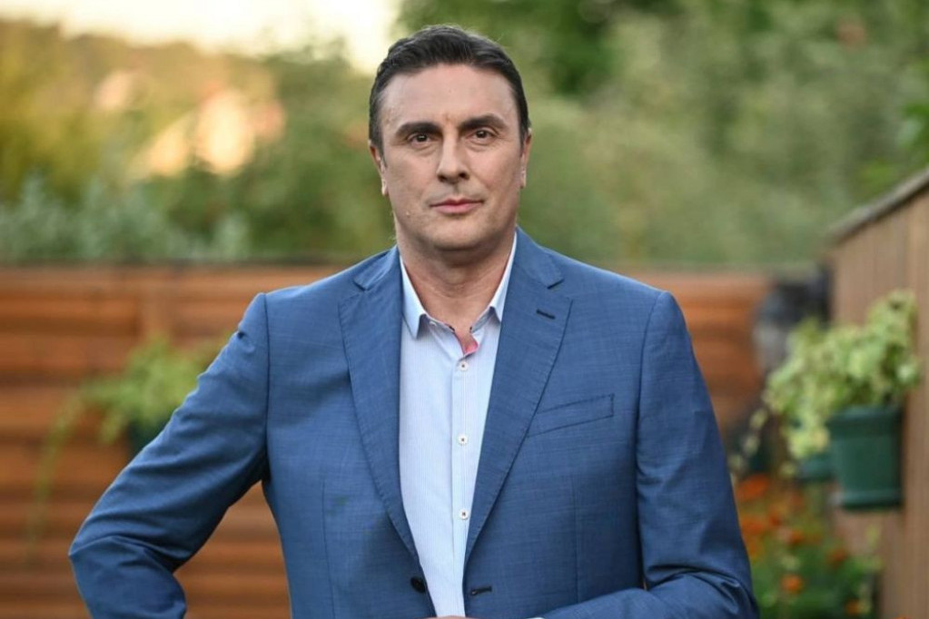 U porodicu Slobodana Šarenca STIŽE ZET! Ćerka Slobodana Šarenca ocu saopštila vesti, njegova reakcija je NEGATIVNA U porodicu Slobodana Šarenca STIŽE ZET! Ćerka Slobodana Šarenca ocu saopštila vesti, njegova reakcija je NEGATIVNA