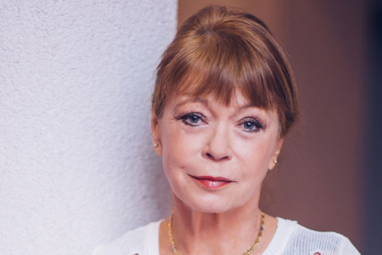 Svi su se čudili, ljubila je čoveka starijeg 32 godine! Ovaj slavni glumac bio je ZABRANJENA LJUBAV Nede Arnerić (FOTO) Svi su se čudili, ljubila je čoveka starijeg 32 godine! Ovaj slavni glumac bio je ZABRANJENA LJUBAV Nede Arnerić (FOTO)