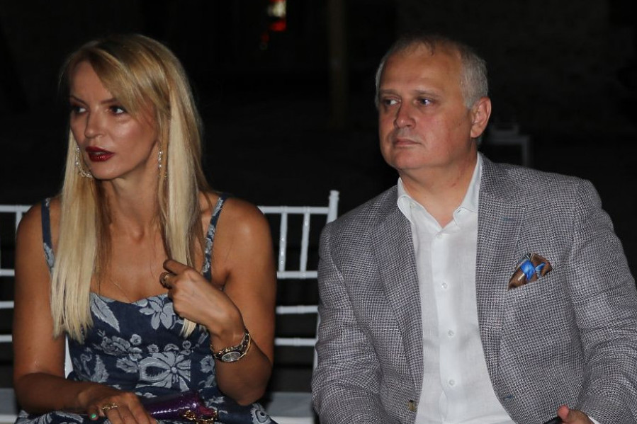 Supruga Gorana Vesića u bikiniju je sve što treba da vidite: Političaru svi zavide jer mu je žena OVAKAV AVION (FOTO)