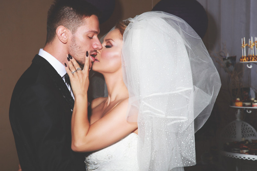 Ekskluzivne fotografije glamuroznog venčanja: Zavirite na svadbu Goce Tržan i Raše Novakovića, JEDNO JE ZAMALO POŠLO PO ZLU (FOTO)