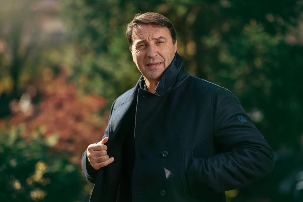 Nova devojka Jovana Memedovića više nije tajna! Atraktivna je i plava: Da li vam je lepša od Mirjane (FOTO) Nova devojka Jovana Memedovića više nije tajna! Atraktivna je i plava: Da li vam je lepša od Mirjane (FOTO)
