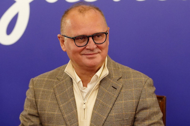 Zanemećete kad vidite kakva je lepotica supruga Gorana Vesića, a već godinama ste je gledali na televiziji u potpuno drugoj ulozi (FOTO) Zanemećete kad vidite kakva je lepotica supruga Gorana Vesića, a već godinama ste je gledali na televiziji u potpuno drugoj ulozi (FOTO)