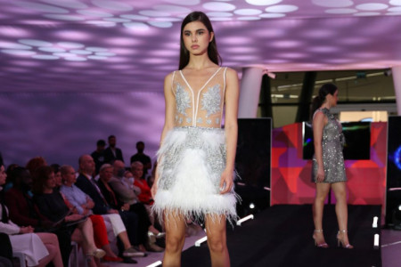 Trijumf srpske mode u Dubaiju, pogledajte fotografije sa revije Nade Nikolić Trijumf srpske mode u Dubaiju, pogledajte fotografije sa revije Nade Nikolić