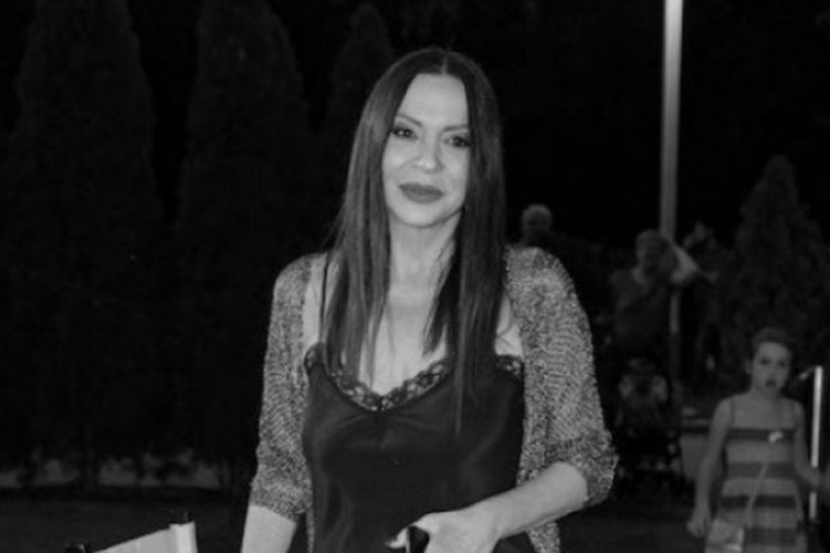 Dve godine od smrti Ksenije Vučić: Neutešna porodica na Novom groblju (FOTO) Dve godine od smrti Ksenije Vučić: Neutešna porodica na Novom groblju (FOTO)