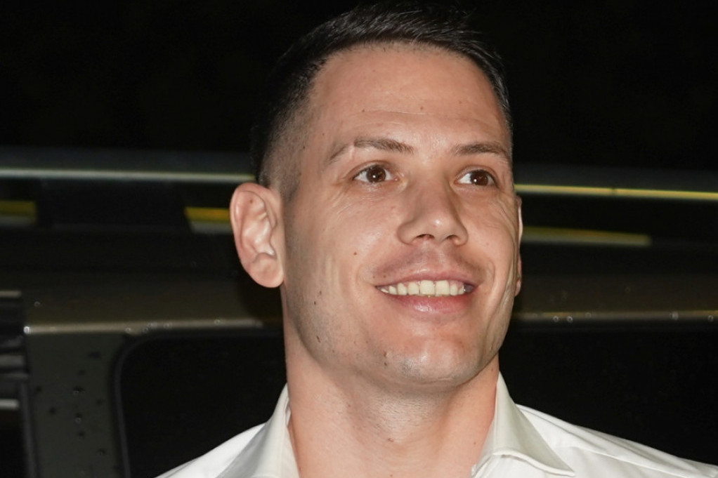 Ove godine NEPOŽELJAN: Oglasio se Bogdan dok je trajala Anastasijina žurka (FOTO) Ove godine NEPOŽELJAN: Oglasio se Bogdan dok je trajala Anastasijina žurka (FOTO)