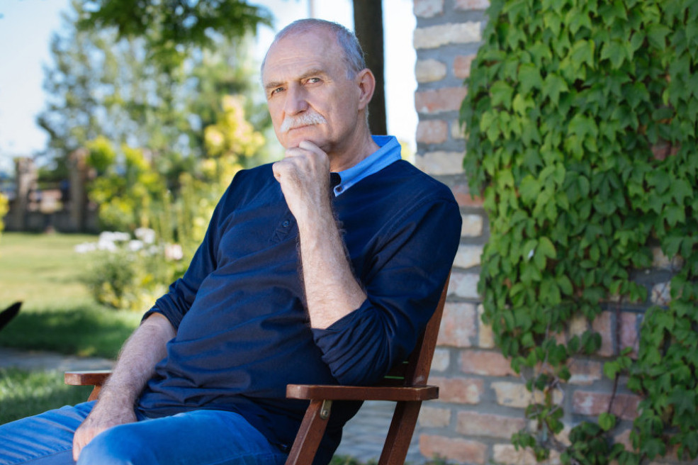 Rastanak roditelja ga je šokirao: Ovo je sin Lazara Ristovskog, krenuo je očevim stopama i evo na čijoj je strani u razvodu (FOTO) Rastanak roditelja ga je šokirao: Ovo je sin Lazara Ristovskog, krenuo je očevim stopama i evo na čijoj je strani u razvodu (FOTO)