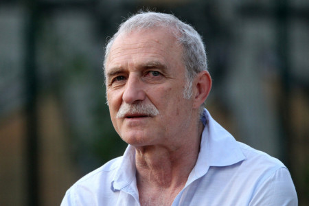 Bolne posledice razvoda! Lazar Ristovski uslikan pripit i obnažen: Fanovi ne veruju šta je učinio od sebe (FOTO) Bolne posledice razvoda! Lazar Ristovski uslikan pripit i obnažen: Fanovi ne veruju šta je učinio od sebe (FOTO)