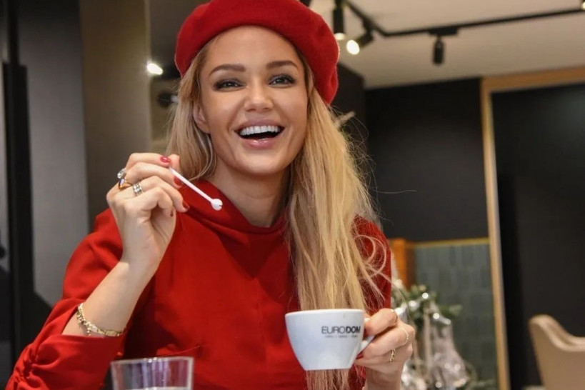 Mermerno kupatilo i vrt koji ostavlja bez daha: Pogledajte gde živi Lena Kovačević sa prezgodnim mužem i sinovima (FOTO) Mermerno kupatilo i vrt koji ostavlja bez daha: Pogledajte gde živi Lena Kovačević sa prezgodnim mužem i sinovima (FOTO)