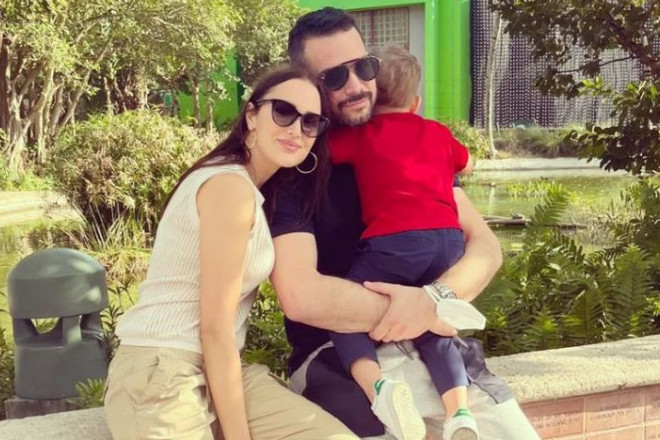 Koliko je samo sladak! Prijovićka i Filip odveli sina Aleksandra u Diznilend, njegove fotografije će vas raznežiti Koliko je samo sladak! Prijovićka i Filip odveli sina Aleksandra u Diznilend, njegove fotografije će vas raznežiti