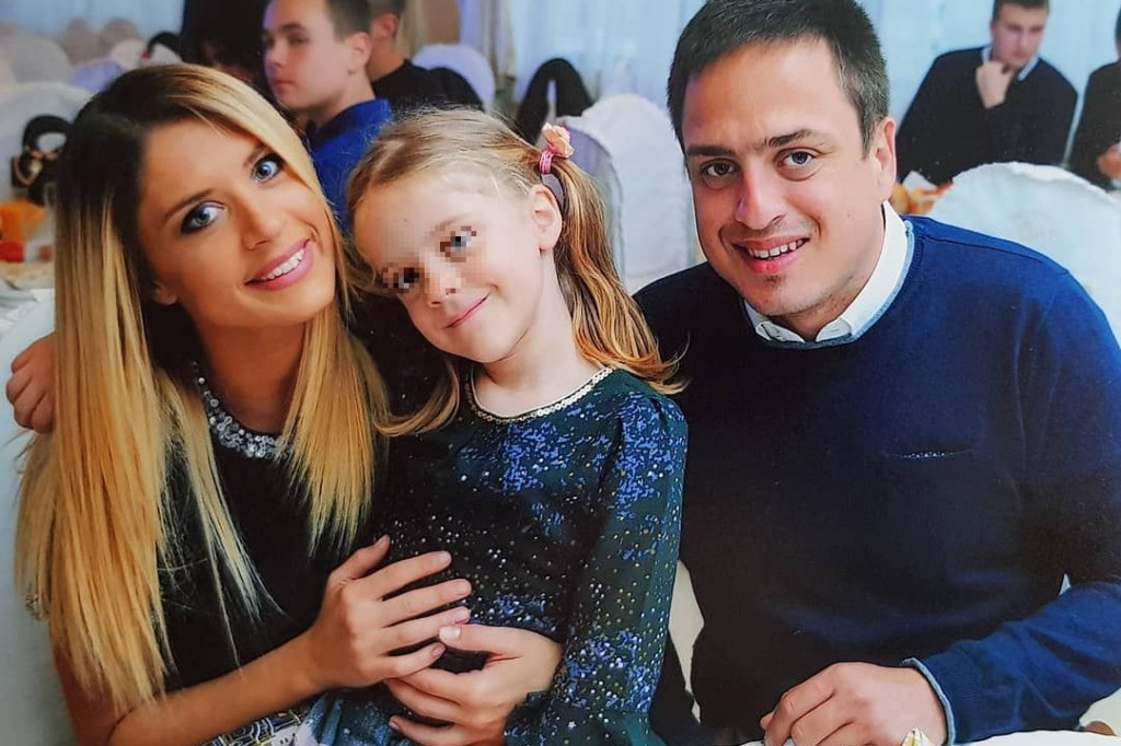 Ljubav ovde više ne stanuje! Zavirite u luksuzni dom sina i snaje Duleta Savića, koji su se u tajnosti razveli (FOTO) Ljubav ovde više ne stanuje! Zavirite u luksuzni dom sina i snaje Duleta Savića, koji su se u tajnosti razveli (FOTO)