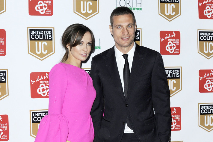 Vila Nemanje Vidića u Engleskoj liči na imanje kraljevske porodice: Pogledajte kako izgleda kuća u kojoj je osnovao porodicu (FOTO) Vila Nemanje Vidića u Engleskoj liči na imanje kraljevske porodice: Pogledajte kako izgleda kuća u kojoj je osnovao porodicu (FOTO)