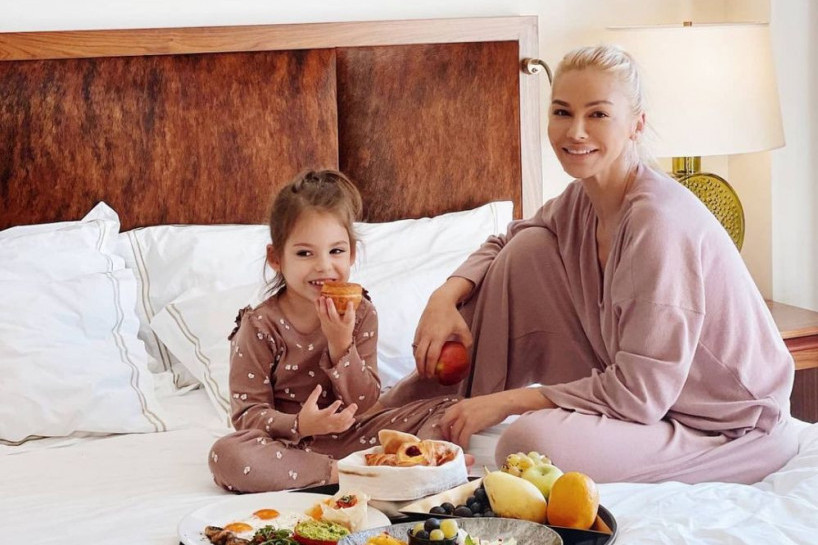 JEDNA JE MAJKA: Nataša Bekvalac priredila ćerki Katji nezaboravno rođendansko iznenađenje (FOTO) JEDNA JE MAJKA: Nataša Bekvalac priredila ćerki Katji nezaboravno rođendansko iznenađenje (FOTO)