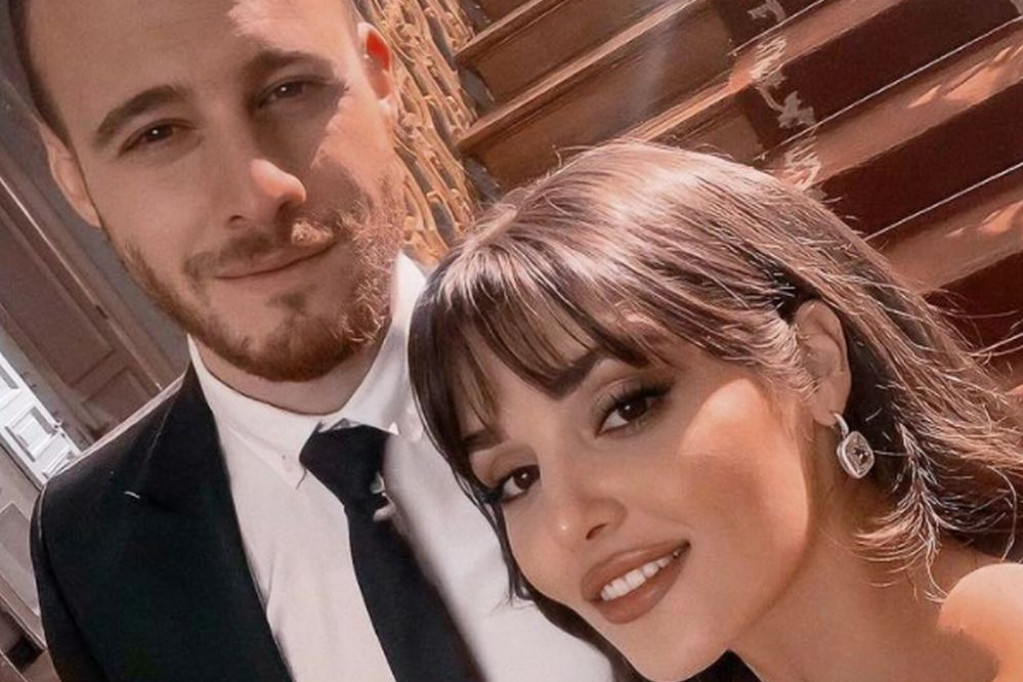 KONAČNO OTKRIVENO: Evo ZBOG KOGA je Hande Erčel ostavila Kerema Bursina slomljenog srca (FOTO) KONAČNO OTKRIVENO: Evo ZBOG KOGA je Hande Erčel ostavila Kerema Bursina slomljenog srca (FOTO)