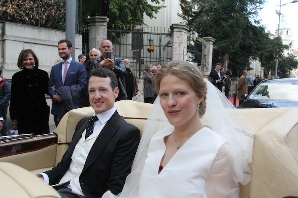 Ona je zaista kao princeza: Svi detalji glamuroznog venčanja Danice i Filipa Karađorđevića (FOTO)