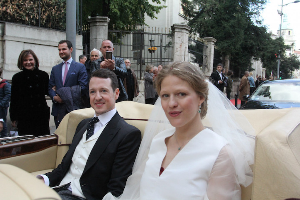 Ona je zaista kao princeza: Svi detalji glamuroznog venčanja Danice i Filipa Karađorđevića (FOTO) Ona je zaista kao princeza: Svi detalji glamuroznog venčanja Danice i Filipa Karađorđevića (FOTO)